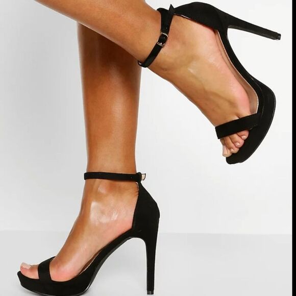 STEVE MADDEN ALMOND TOE ANKLE STRAP SANDAL - Picture 1 of 15